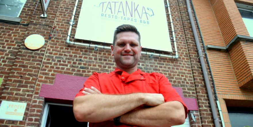 David Fleurus voor zijn restaurant Tatanka